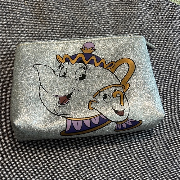 Disney Beauty and the Beast Mrs Potts & Chip Danielle Nicole Glitter Clutch - Picture 2 of 5